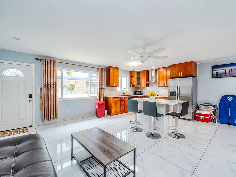 2189 Wilson St — Photo 2