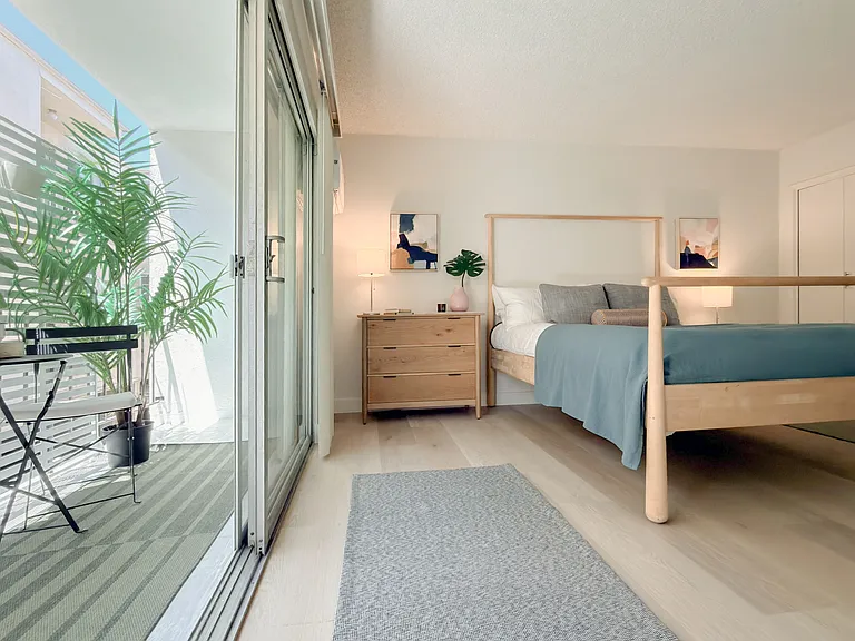 Townhouse Apartments — Photo 15