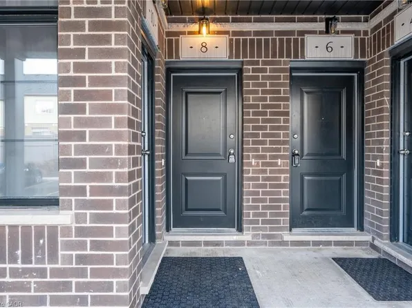 8 Oat Ln, Kitchener, ON N2R 0T1
