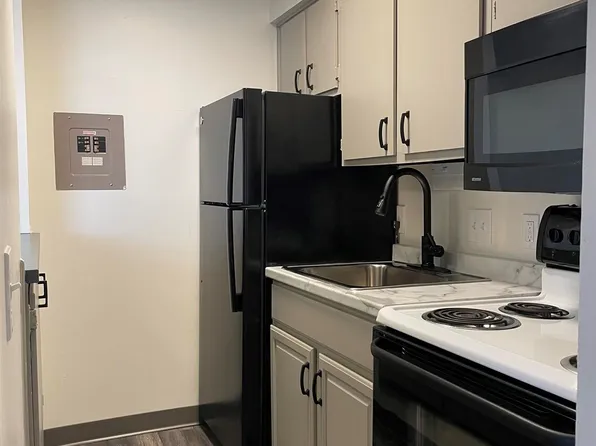 6115-6126 Plymouth Avenue