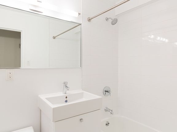 5th image of 210 W 89th St APT 9L
