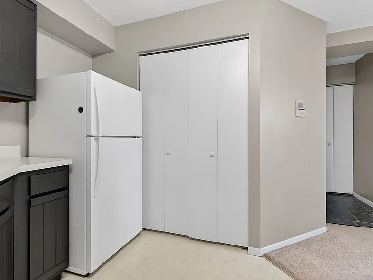 Woodhue Apartments — Photo 47