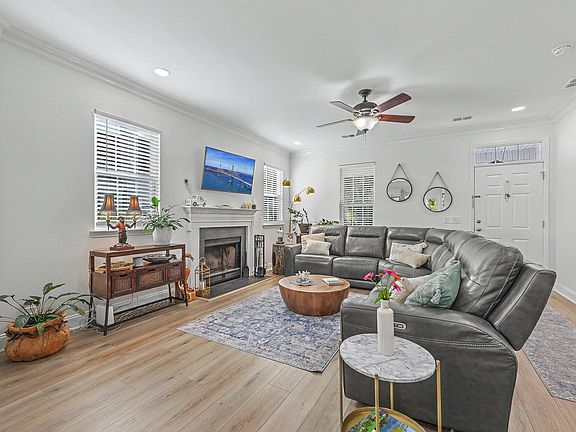 3rd image of 1285 Laurel Park Trl