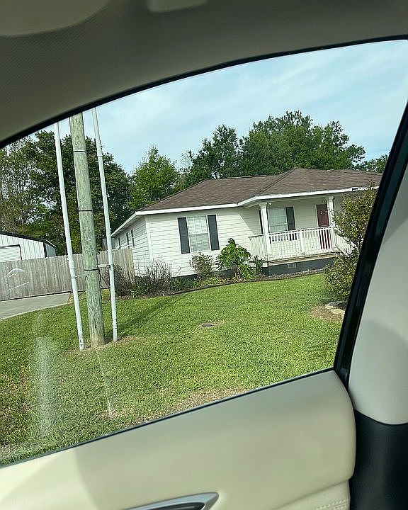 1st image of 113 Louis Pvt Ln