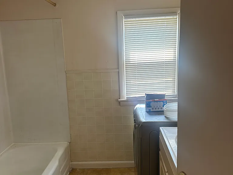 28-30 Florence Ave #4 — Photo 8