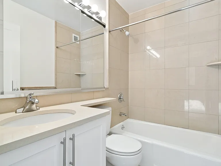 211 W 56th St #E12 — Photo 10