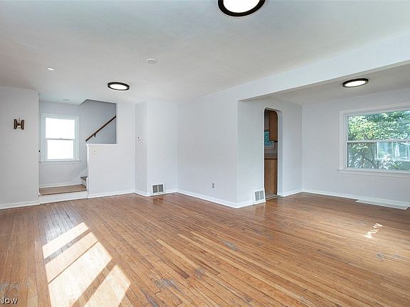 4th image of 4521 Lilac Rd