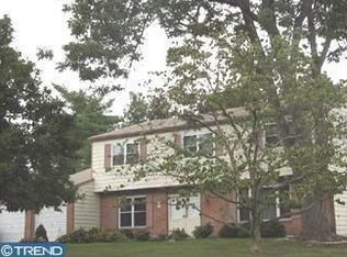 320 Kingsclere Dr, Southampton, PA