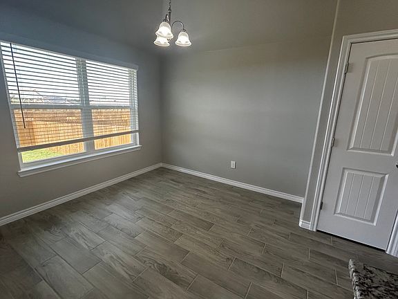 5th image of 1302 Campbelton Dr