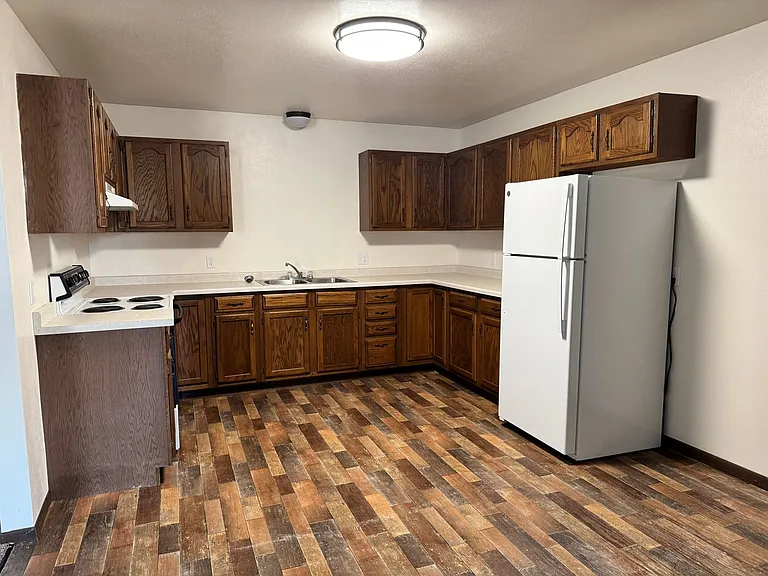 253 S Ridge St — Photo 2