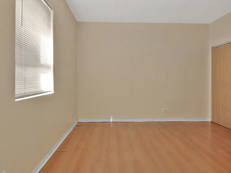 3800 S Emerald Ave #1R — Photo 5