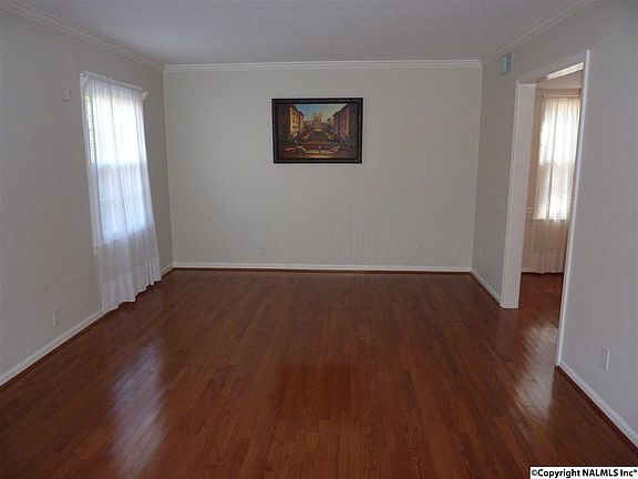 5th image of 2612 Guenevere Ave SE