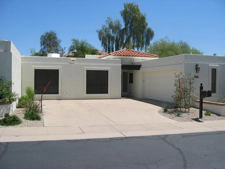 4835 N 35th Pl — Photo 1