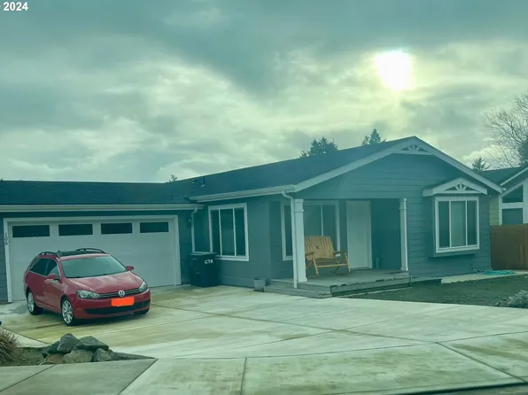 106 Alderwood Ln, Brookings, OR 97415