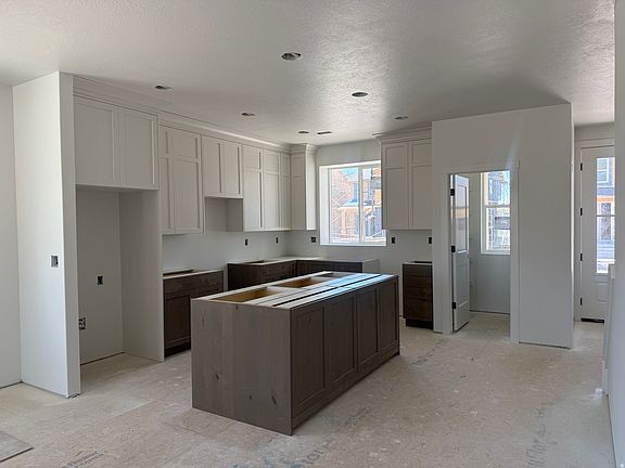 3rd image of 2762 W Guernsey Ln #253