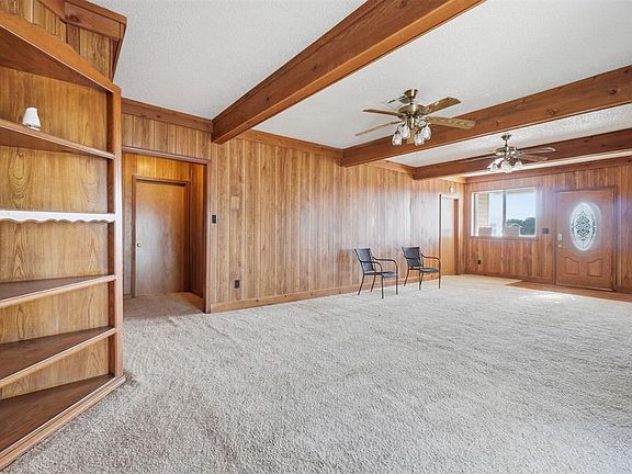 4th image of 725 W Broadway St