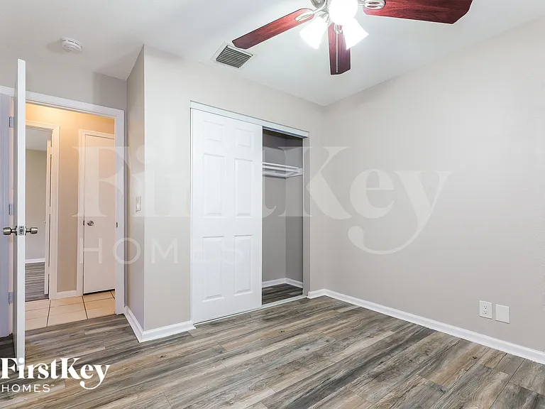 1389 Meadowbrook Dr — Photo 11