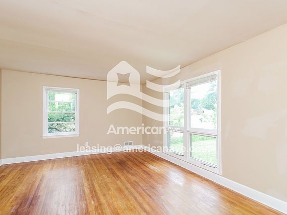 1400_004_living_room_12854366.jpg