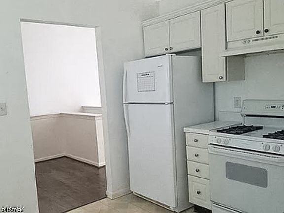 5th image of 193 Mary Ct