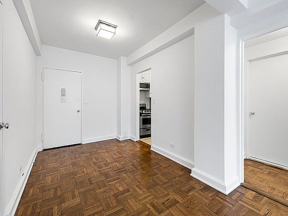 4th image of 136 E 55th St APT 3M