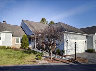 40 Stonington Dr, Pittsford, NY 14534