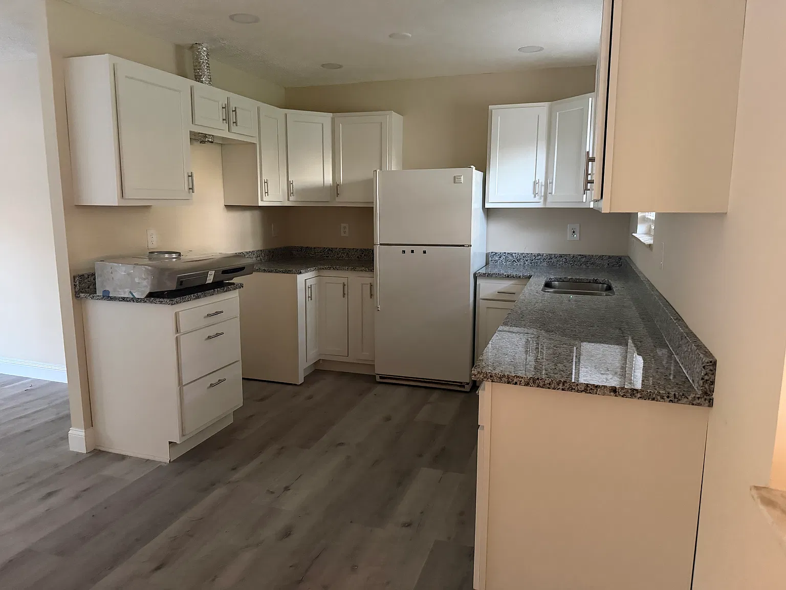 3 bed, 1053 sqft, $2,000 — Photo 3