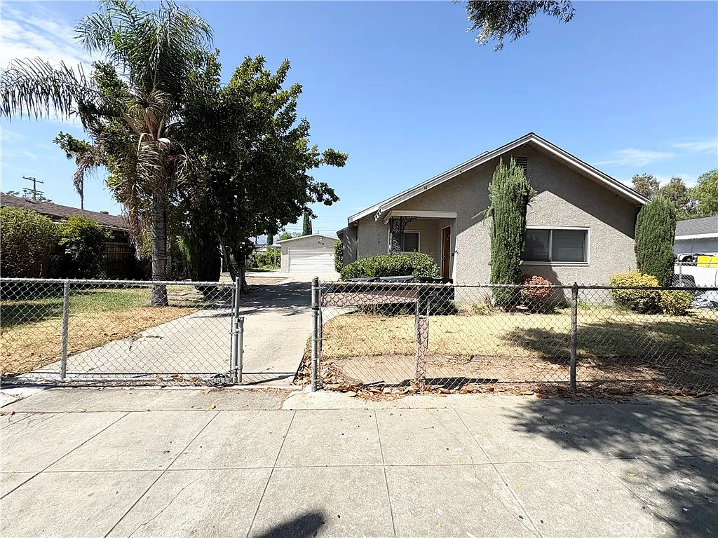 3 bed, 1256 sqft, $2,800 — Photo 2