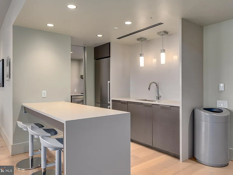 2020 Walnut St #29J — Photo 21