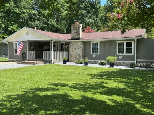 159 Country Creek Dr, Pickens, SC 29671