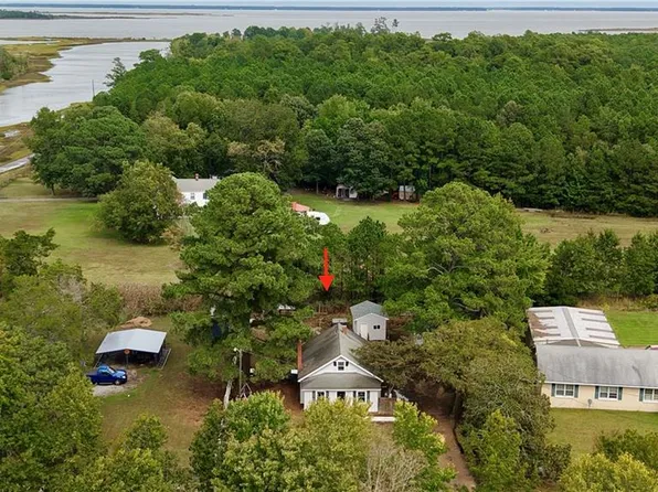 3333 Guinea Cir, Hayes, VA 23072