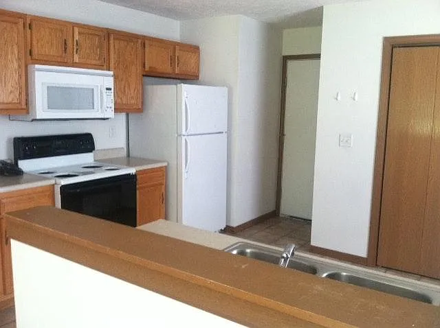 2 bed, 1214 sqft, $1,450 — Photo 2