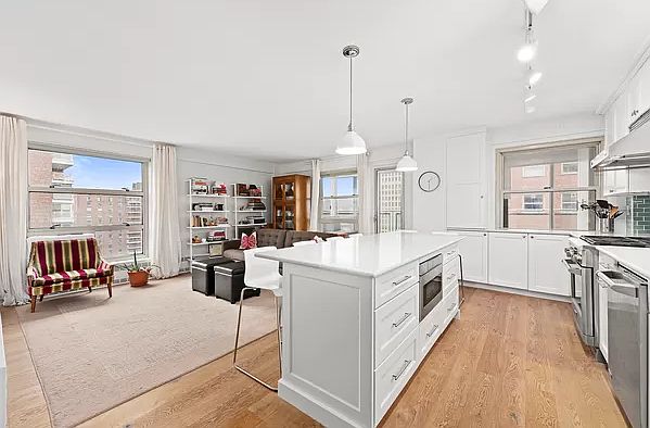 1st image of 100 La Salle St APT 18F