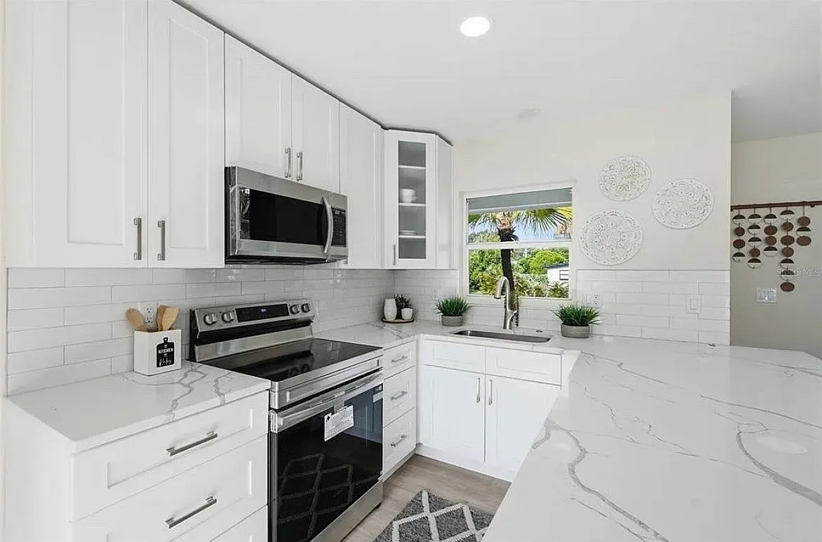 1060 Jackson St — Photo 3