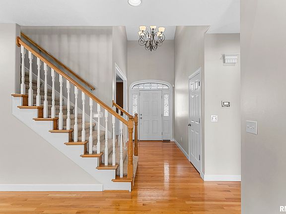 3rd image of 6501 Winterberry Ln