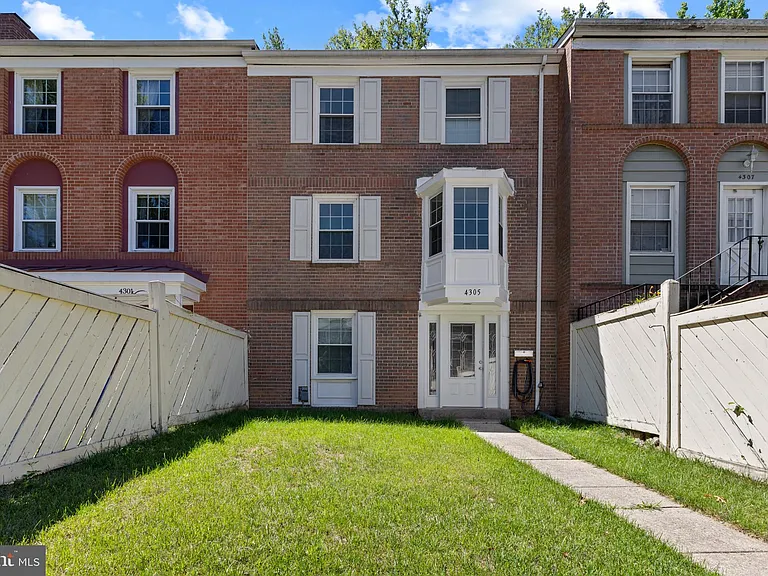 4305 Birchlake Ct — Photo 1