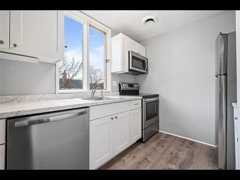 6412 Howe St #1 — Photo 18
