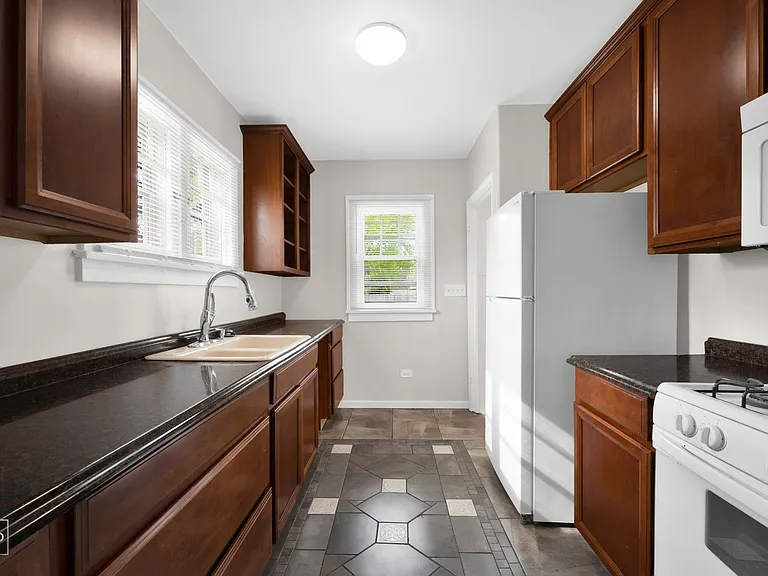 1009 Prairie St — Photo 2