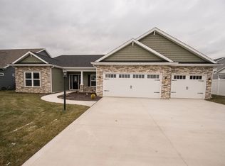 1122 Hathaway Rd, Fort Wayne, IN 46845