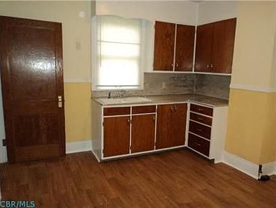 3rd image of 749 Collingwood Ave