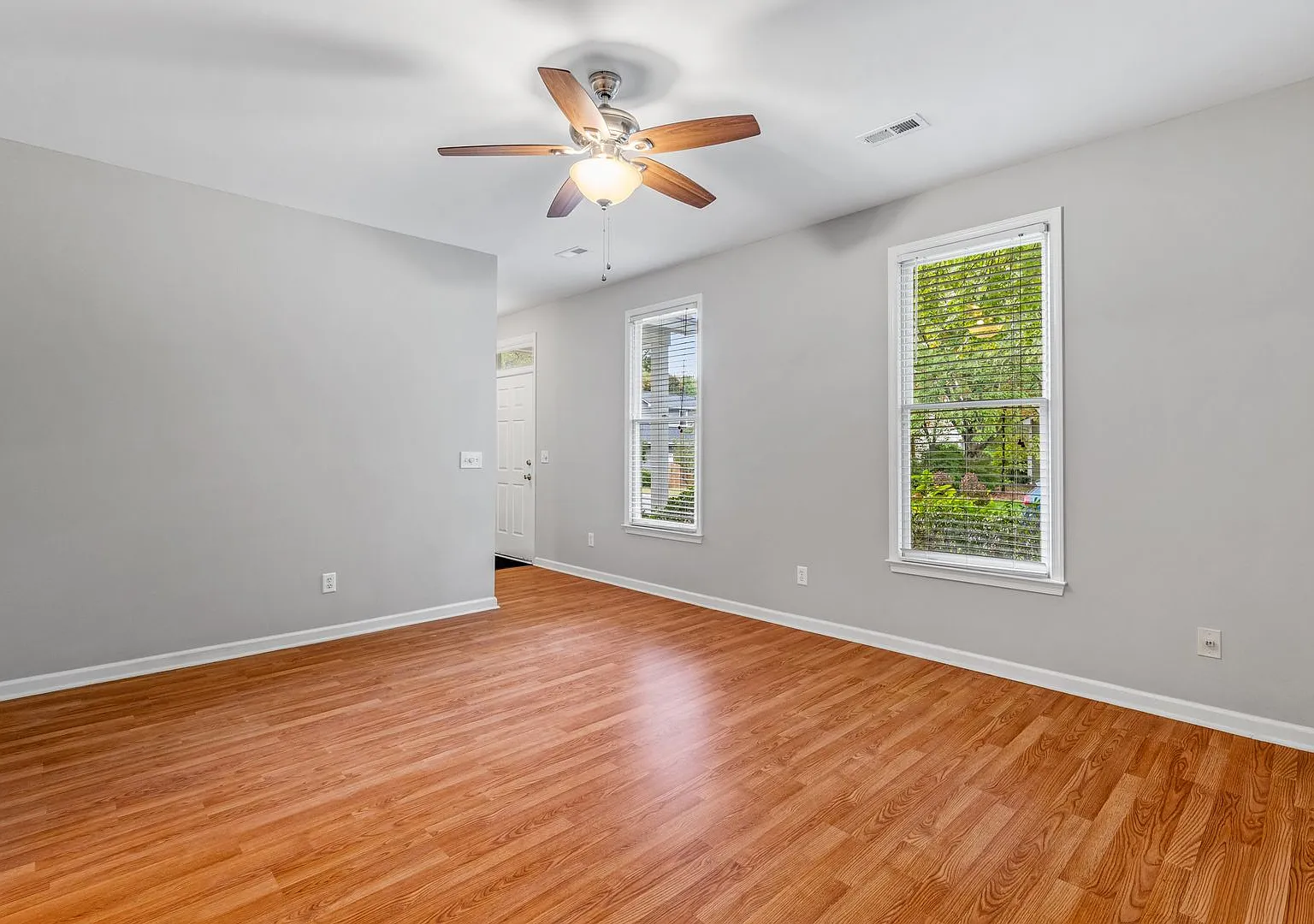 NW - Desirable Irving Park Two Story Home, Granite Counter-Tops, SS Appliances, Wood Flooring Thr... — Photo 4