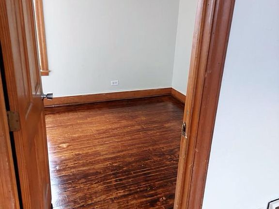 5th image of 211 N Broadway St APT 2