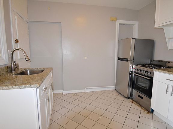 4th image of 7645 W Belmont Ave #2RE