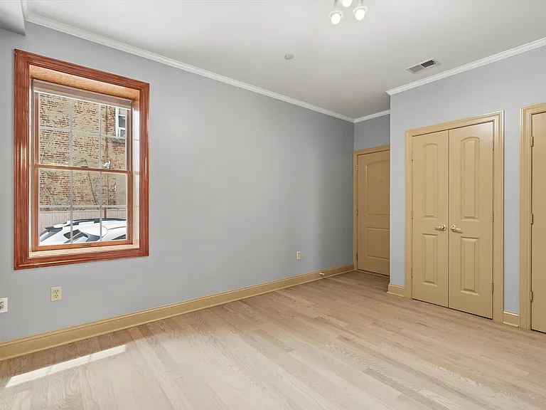 21 Saint Pauls Ave #1 — Photo 10
