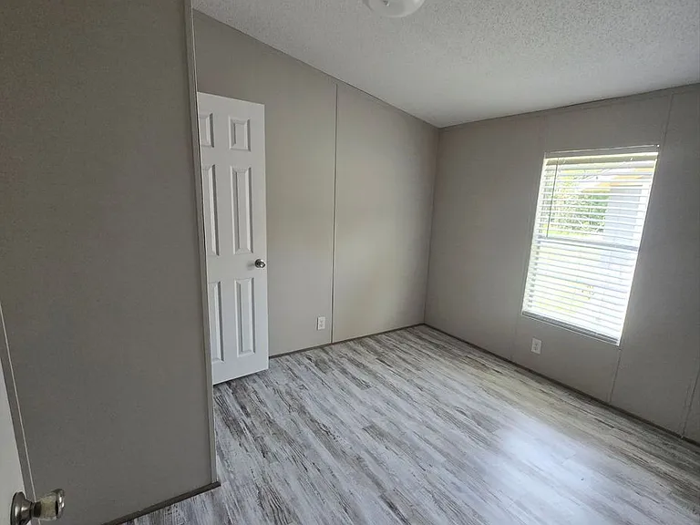 711 Wellington Rd — Photo 4
