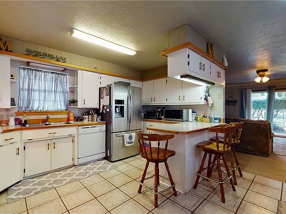 3rd image of 4204 NW 54th St