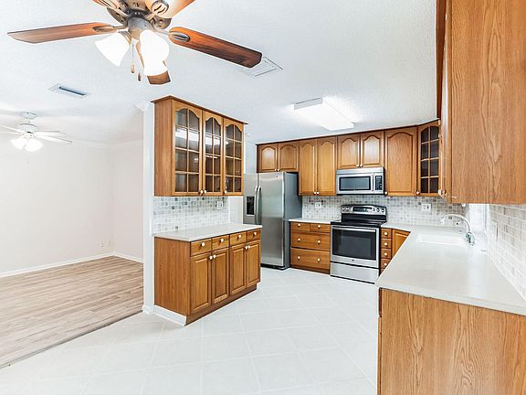 4th image of 11171 NW 7th Street
