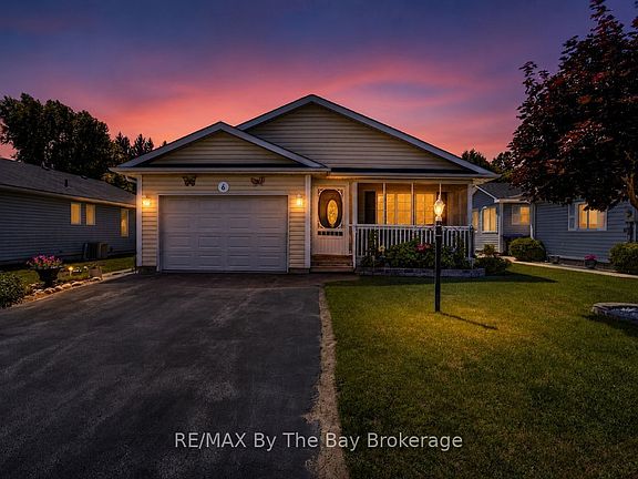 2nd image of 6 Illinois Cres