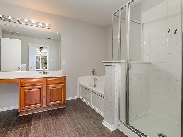 1121 Charlotte Dr — Photo 16