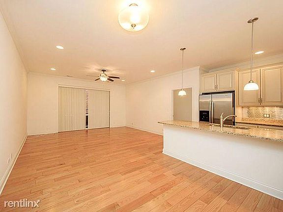 Kitchen / Living Area