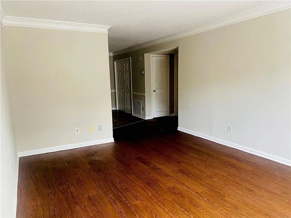 2 bed, 2.0 bath, 4288 sqft, $1,450 — Photo 3